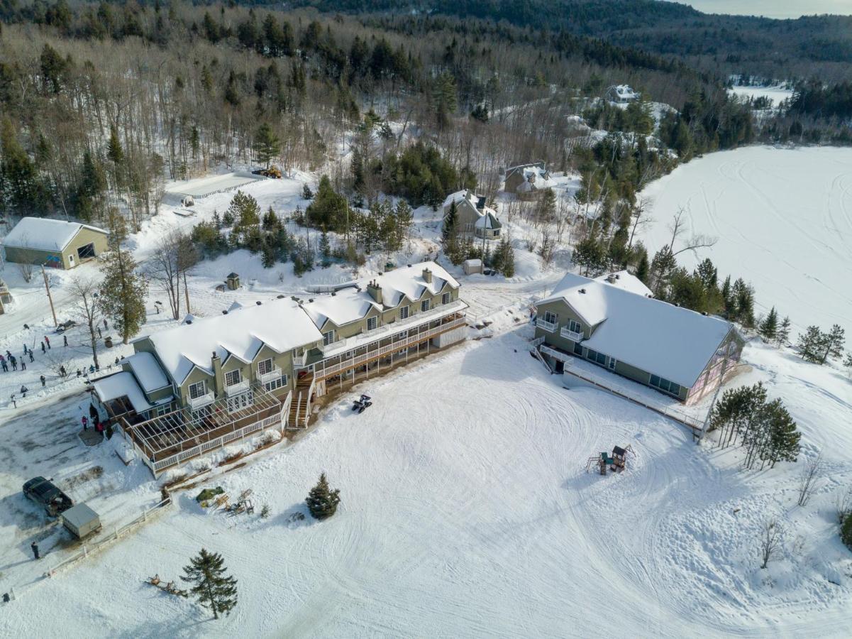 Pourvoirie Du Lac Blanc Saint-Alexis-des-Monts Exterior foto