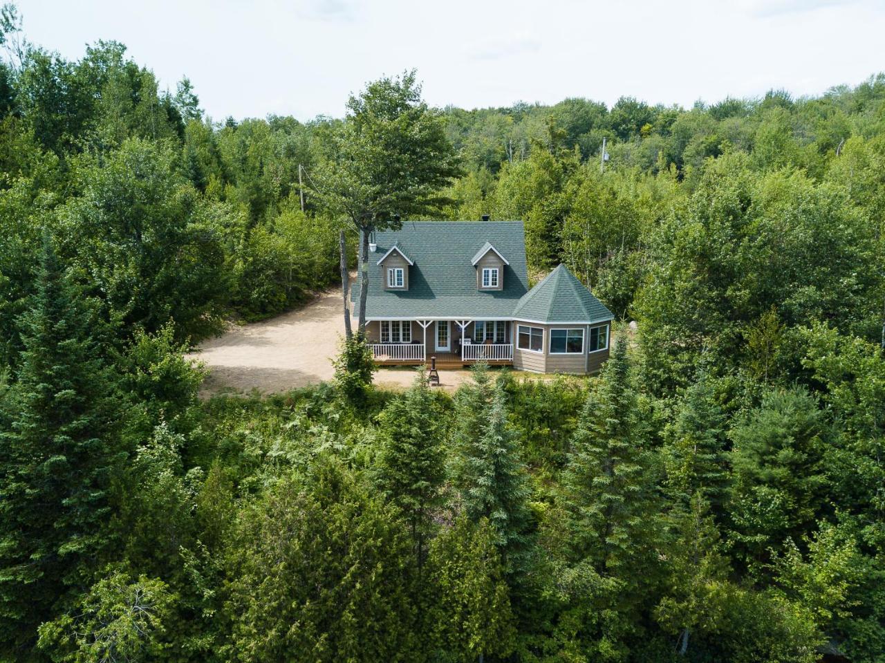 Pourvoirie Du Lac Blanc Saint-Alexis-des-Monts Exterior foto